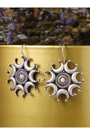 Veni Women Silver-Plated Oxidised Contemporary Studs Earrings