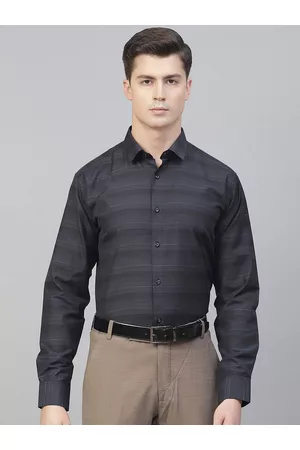 MANQ Men Navy Blue Smart Horizontal Stripes Striped Semiformal Shirt
