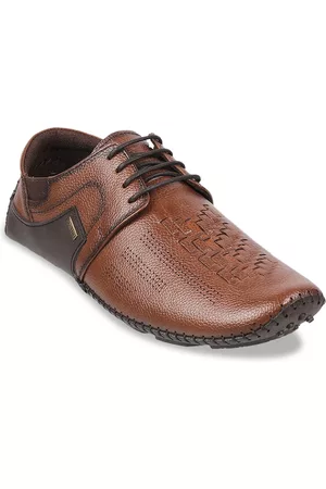 Metro Men Textured Leather Derbys
