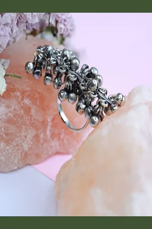 I Jewels Women Silver Clustered Pearls 18k Silver Plated Adjustable Finger Ring