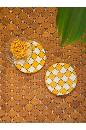 ExclusiveLane Set of 2 Yellow & White Checked Handpainted Ceramic Trivets