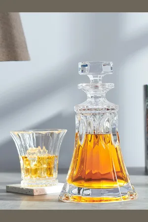 Pure Home and Living Transparent Clear Wellington Glass Decanter