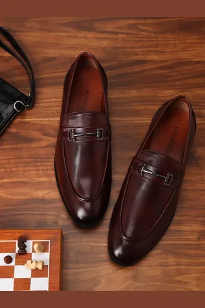 MUTAQINOTI Men Textured Formal Loafers