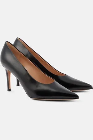 Gianvito Rossi Robbie leather pumps