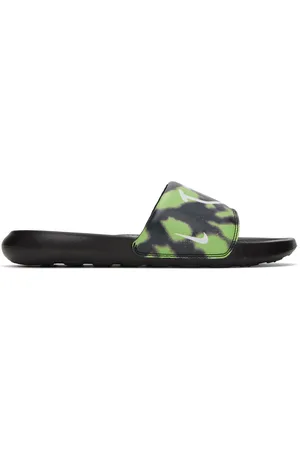 Nike best sale camo slides