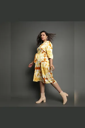 VERO MODA Women CURVE Yellow Floral Print Midi Dress, 3/4th Sleeves, V-Neck