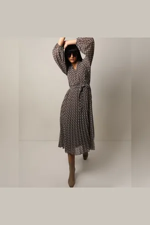 VERO MODA Women Black Printed Midi Dress, Long Sleeves, V-Neck